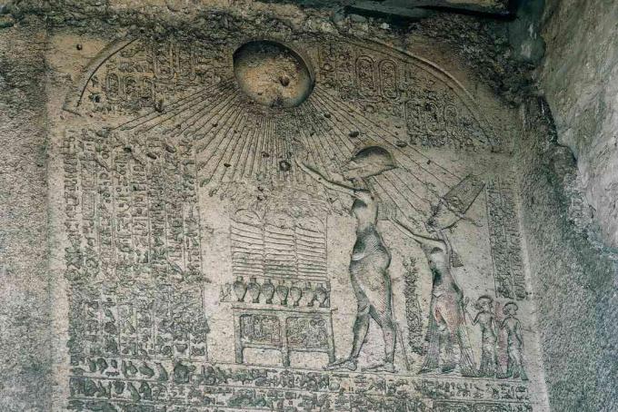 Echnatona i Nefertiti w Amarnie