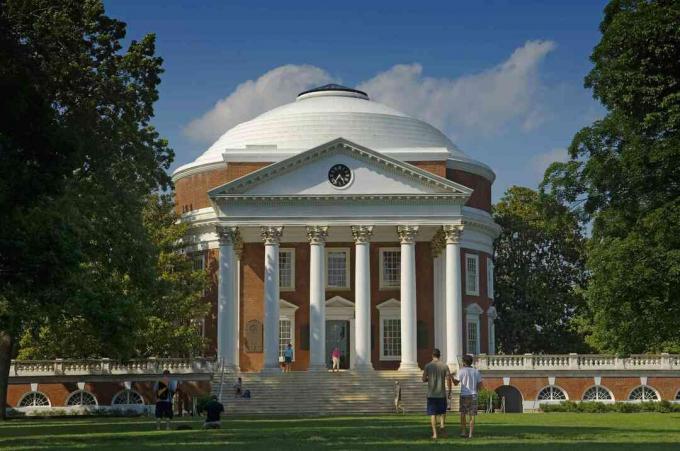 USA, Wirginia, University of Virginia Rotunda i wioska akademicka. Założona przez Thomasa Jeffersona; Charlottesville