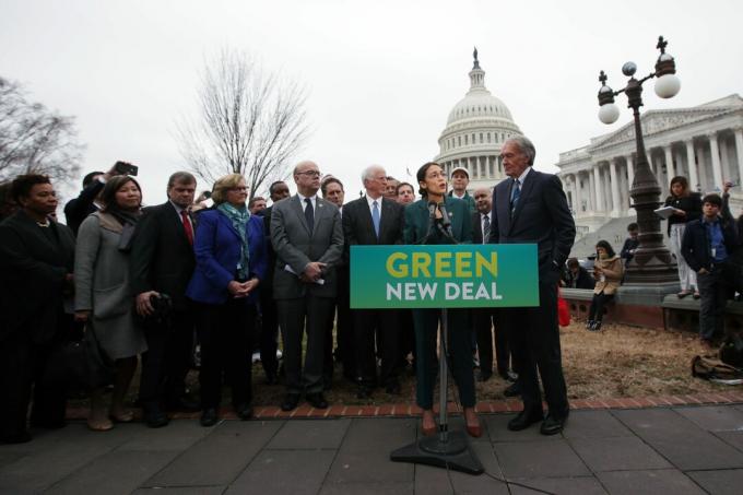 Demokratyczni prawodawcy Alexandria Ocasio-Cortez And Sen. Ed Markey ujawnia ich zielony nowy układ