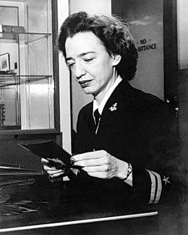 Porucznik Grace Brewster Hopper pracująca w Bureau of Ordnance Computation Project, Harvard University, Cambridge, Massachusetts, styczeń 1946.