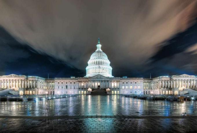Budynek Kapitolu w Waszyngtonie schwytany w nocy