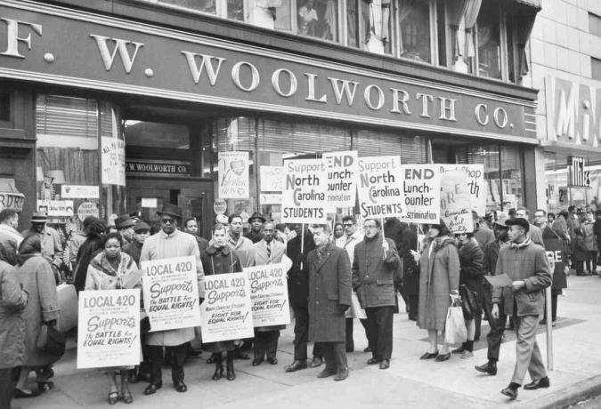 CORE Demonstrators Poza sklepem Harlem Woolworth