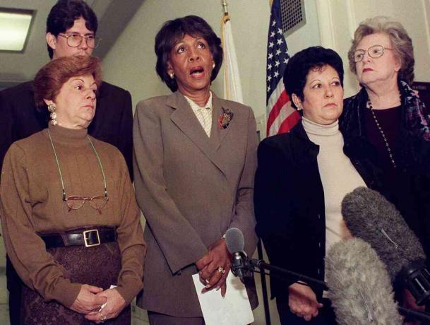 Babki Eliána Gonzáleza spotykają się z kongresmenką Maxine Waters, 2000