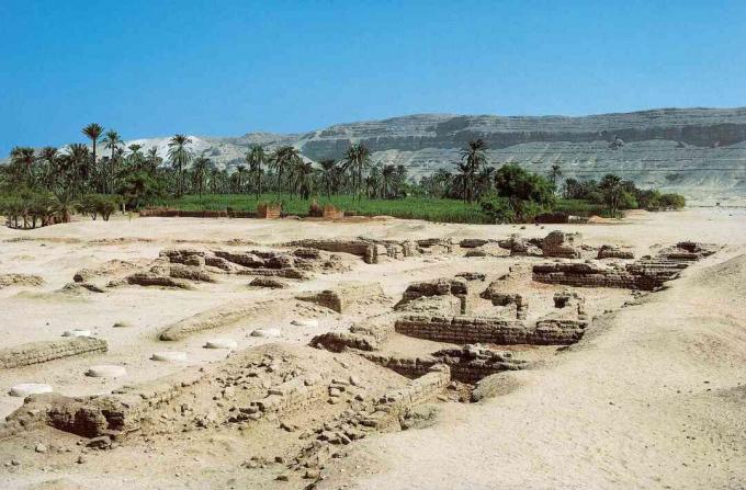 Ruiny stolicy faraona Echnatona Tell el-Amarna (Akhetaten). Nowe Królestwo, 18. dynastia