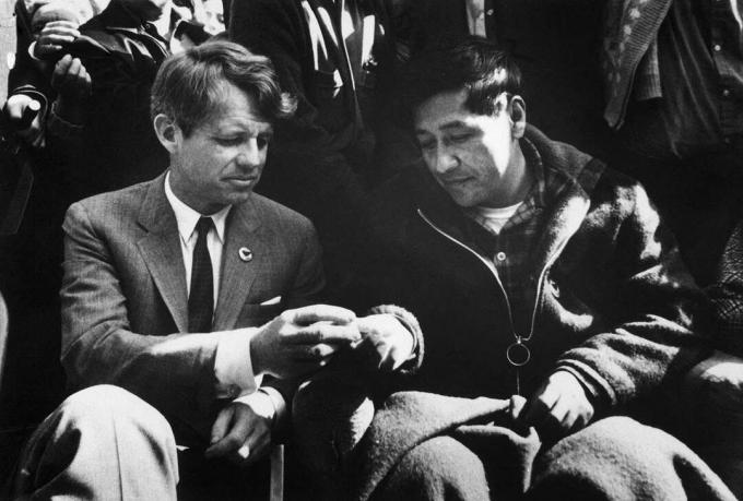 Cesar Chavez i Robert Kennedy Break Bread