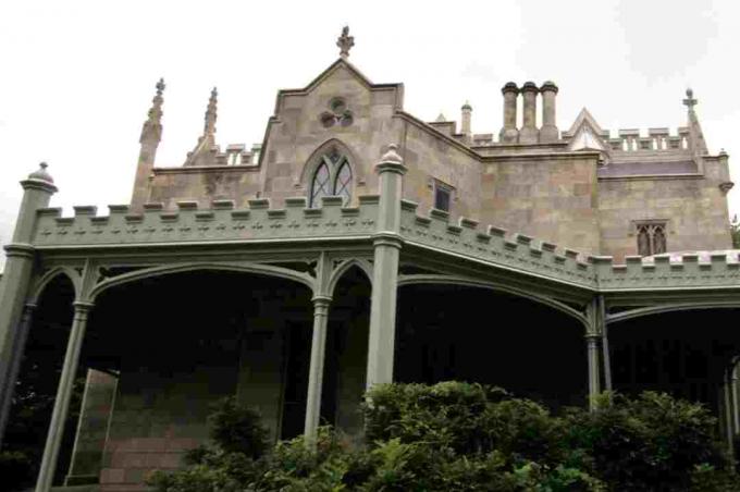 Szczegóły Gothic Revival dotyczące Lyndhurst Mansion w Tarrytown, Nowy Jork