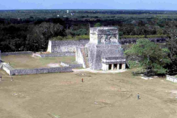 Great Ball Court i Temple of the Jaguars