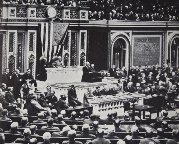 Prezydent Wilson podczas kongresu rekomendując USA przystąpienie do wojny z Niemcami 1917