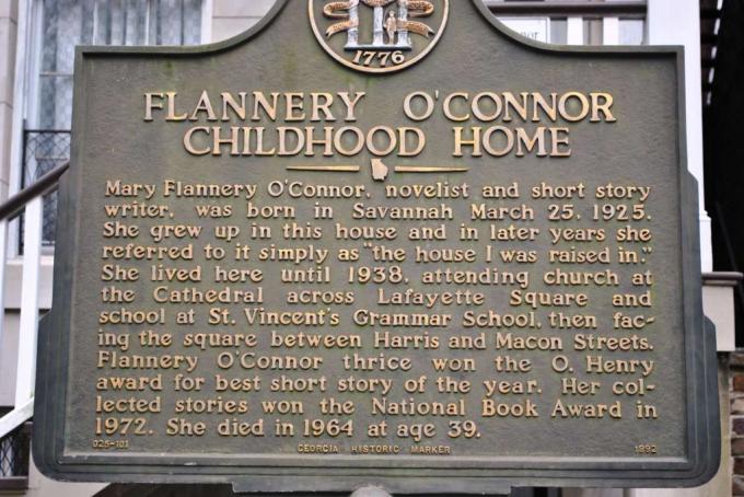 Tablica w domu dzieciństwa Flannery O'Connor