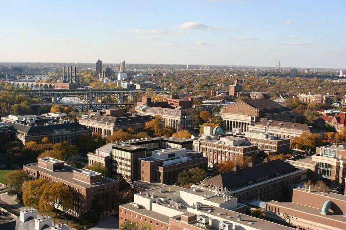 Kampus Uniwersytetu Minnesota z East Bank.
