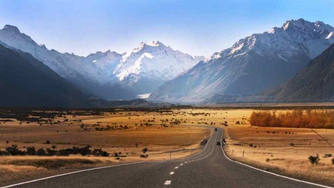 Droga prowadząca do Mount Cook jest widoczna na końcu drogi