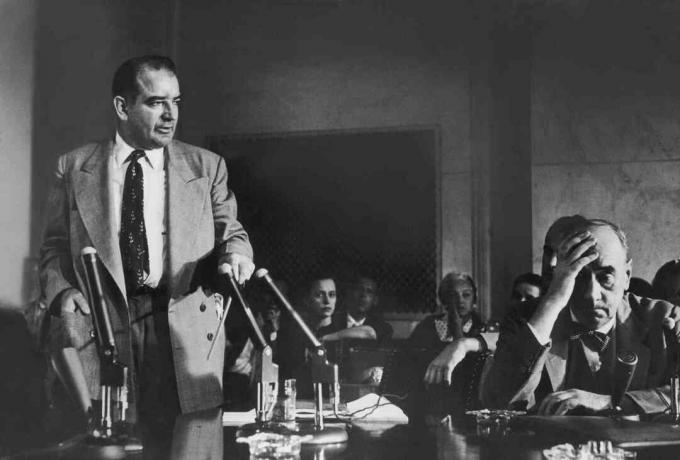 zdjęcie senatora Josepha McCarthy'ego i adwokata Josepha Welcha