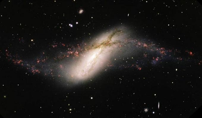 Polarna galaktyka pierścieniowa.