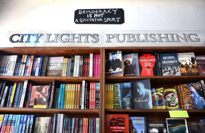 City Lights Bookstore w San Francisco