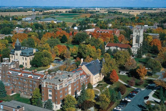 Widok z lotu ptaka na Carleton College w Minnesocie.
