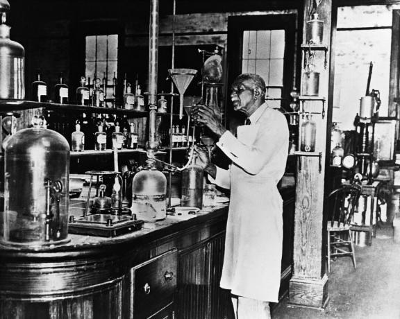 George Washington Carver w laboratorium