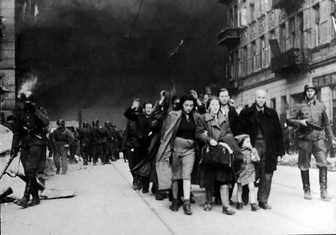 Żydzi schwytani przez oddziały nazistowskie w Warszawie