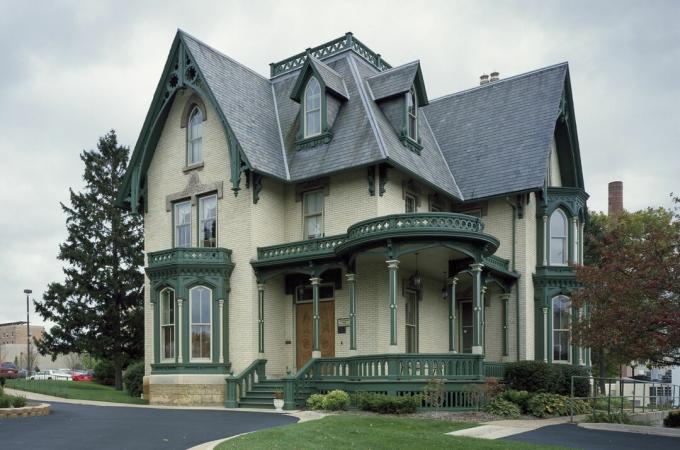 The Lake-Peterson House, 1873, dom z cegły gotyckiej z żółtej cegły w Rockford, Illinois