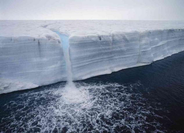 Topniejący lodowiec