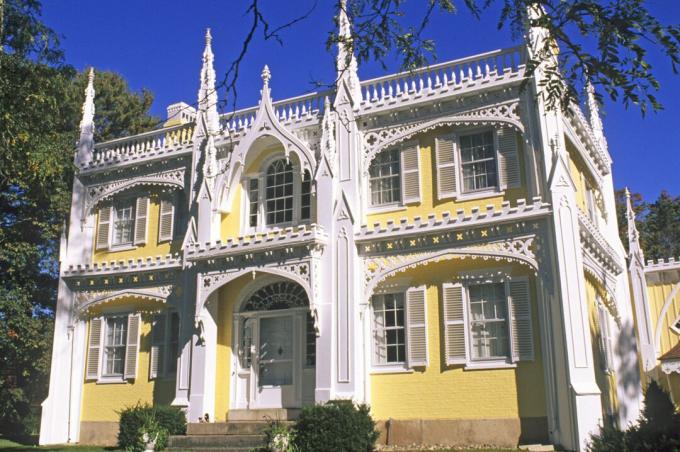 Ozdobne wiktoriańskie ozdoby na Wedding Cake House w Kennebunk, Maine